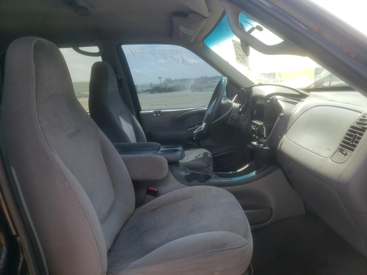 Photo 5 from auction – 1998 FORD EXPEDITION with VIN 1FMRU18W9WLA88799