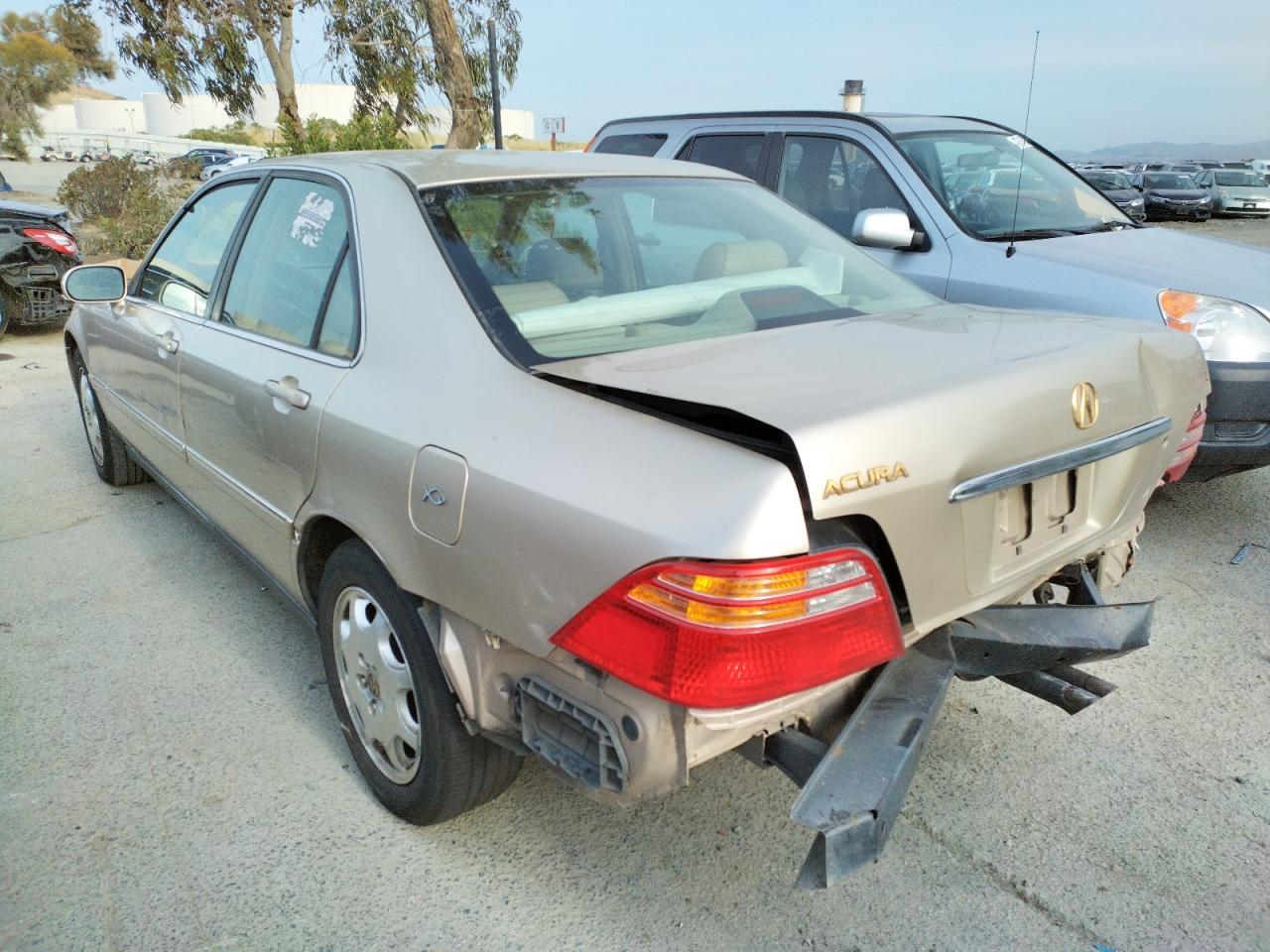 Photo 3 from auction – 2001 ACURA 3.5RL with VIN JH4KA96531C002630