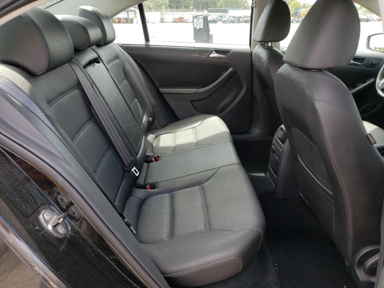 Photo 6 from auction – 2011 VOLKSWAGEN JETTA SE with VIN 3VWDX7AJ2BM006487