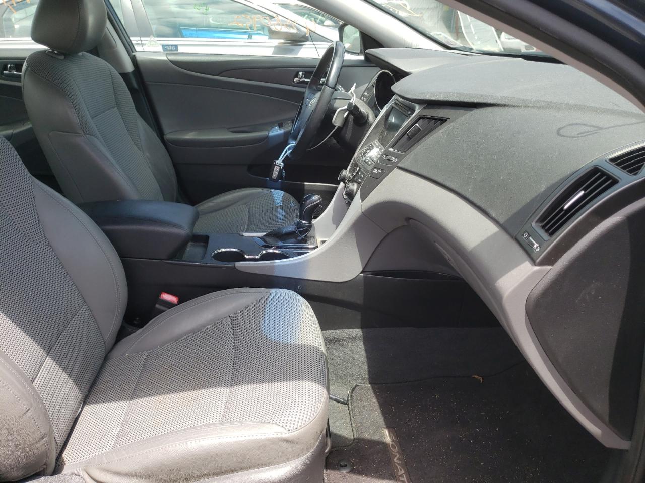 Photo 5 from auction – 2012 HYUNDAI SONATA SE with VIN 5NPEC4AB9CH391788