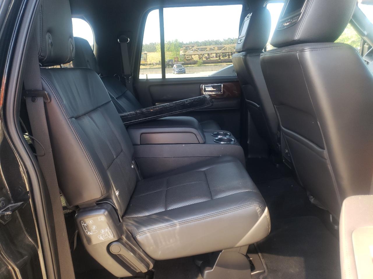 Photo 6 from auction – 2014 LINCOLN NAVIGATOR with VIN 5LMJJ3H54EEL08438