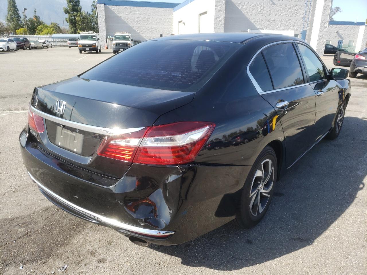 Photo 4 from auction – 2017 HONDA ACCORD LX with VIN 1HGCR2F36HA041885