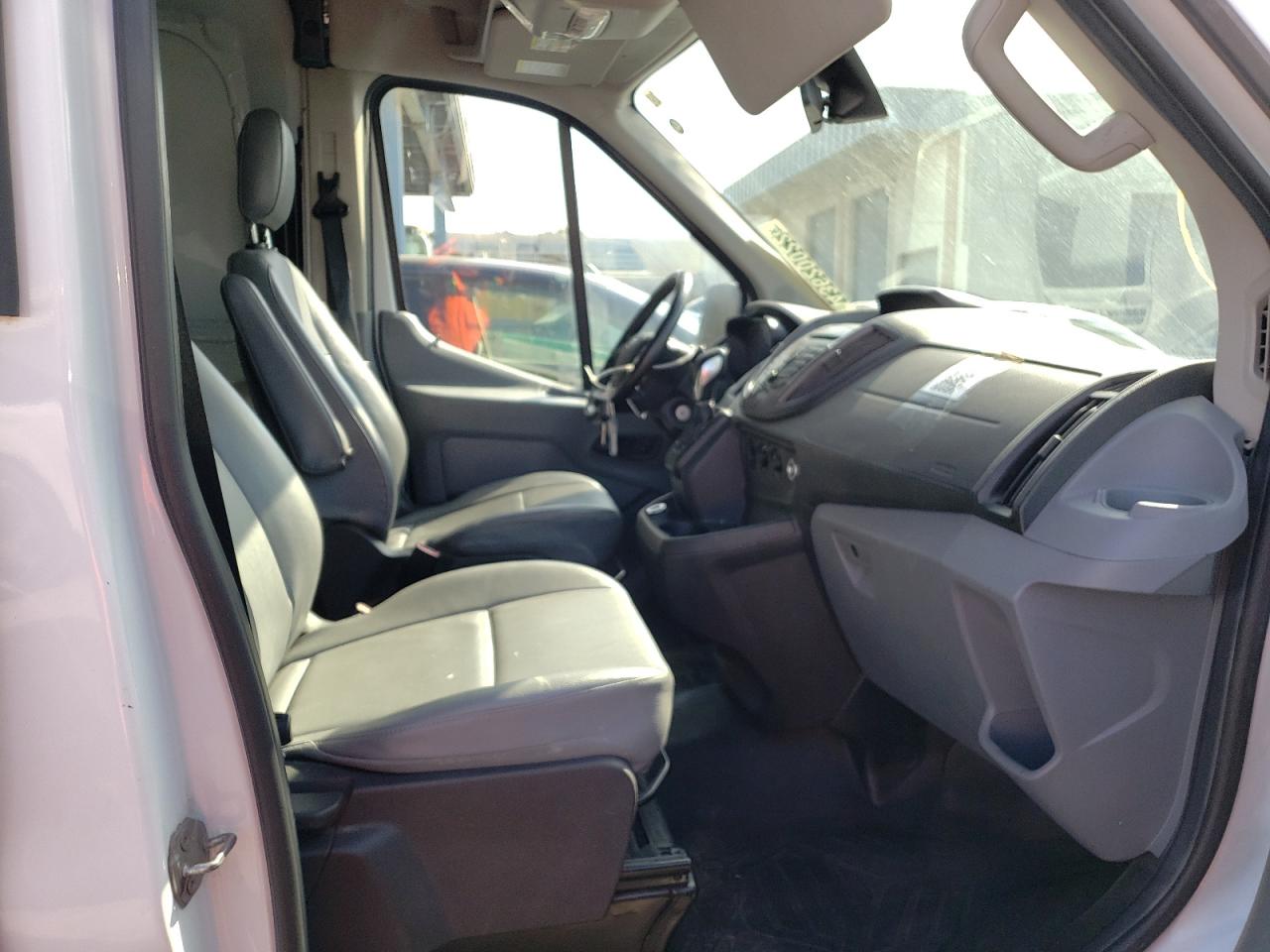 Photo 5 from auction – 2019 FORD TRANSIT T- with VIN 1FTYR2CM0KKB65234