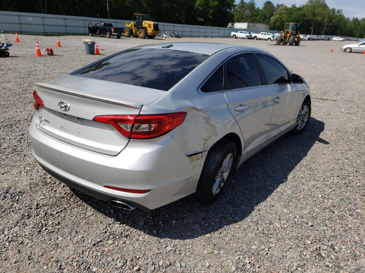 Photo 4 from auction – 2015 HYUNDAI SONATA SE with VIN 5NPE24AF5FH087271