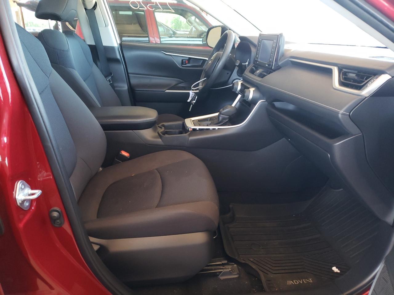 Photo 5 from auction – 2021 TOYOTA RAV4 LE with VIN JTMH1RFV3MD064393