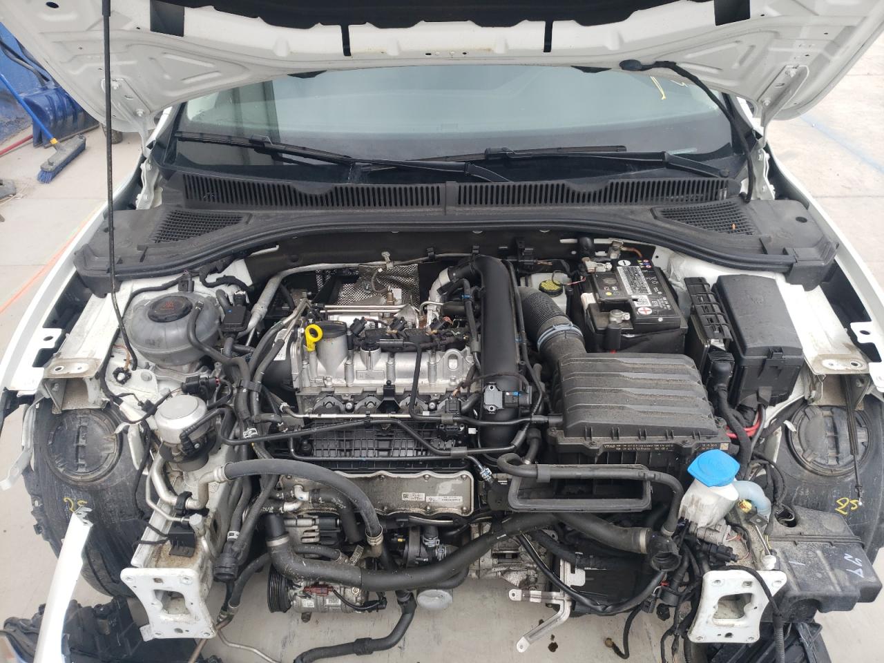 Photo 7 from auction – 2019 VOLKSWAGEN JETTA SEL with VIN 3VWEB7BU7KM272356