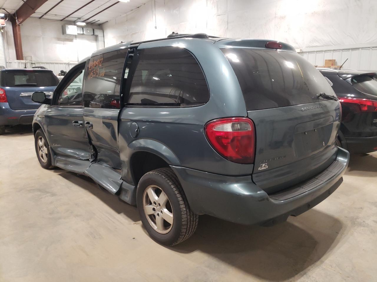 Photo 3 from auction – 2005 DODGE GRAND CARA with VIN 2D8GP44L95R447303