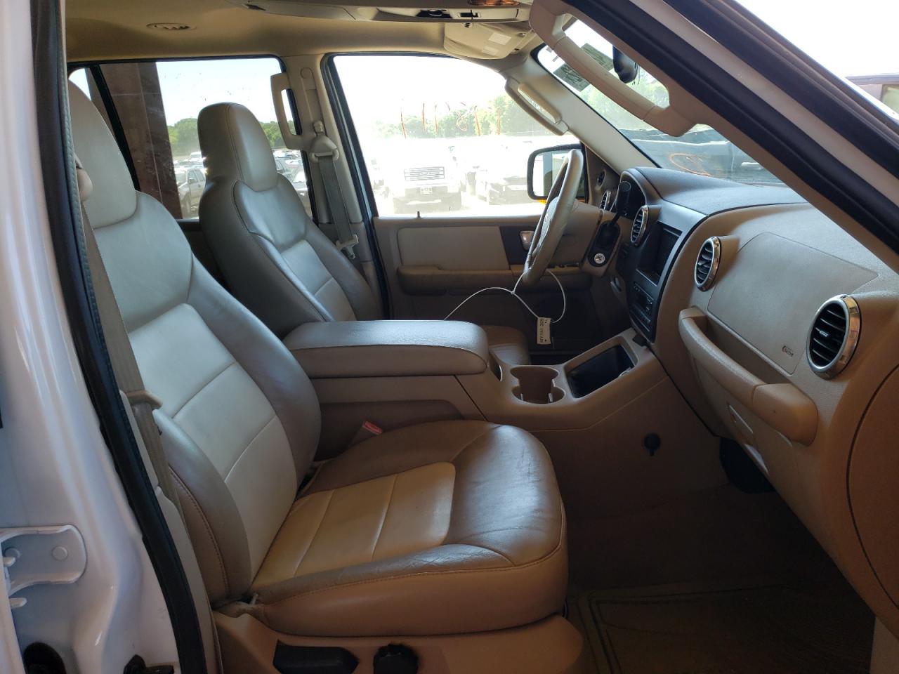 Photo 5 from auction – 2004 FORD EXPEDITION with VIN 1FMRU17W54LB08691