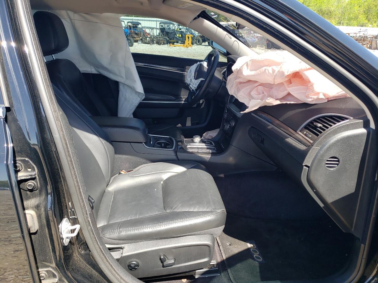 Photo 5 from auction – 2017 CHRYSLER 300 LIMITE with VIN 2C3CCAAG9HH577353