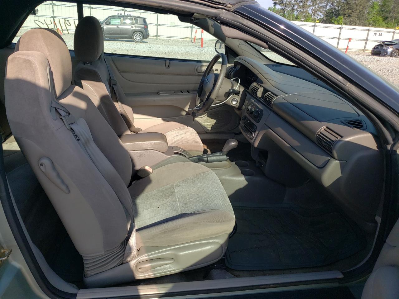 Photo 5 from auction – 2005 CHRYSLER SEBRING with VIN 1C3EL45X75N592943