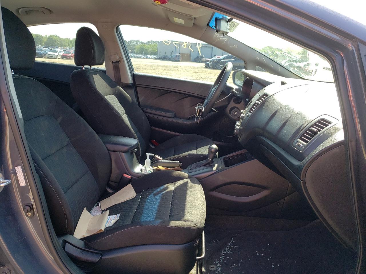 Photo 5 from auction – 2016 KIA FORTE LX with VIN KNAFK4A66G5584803