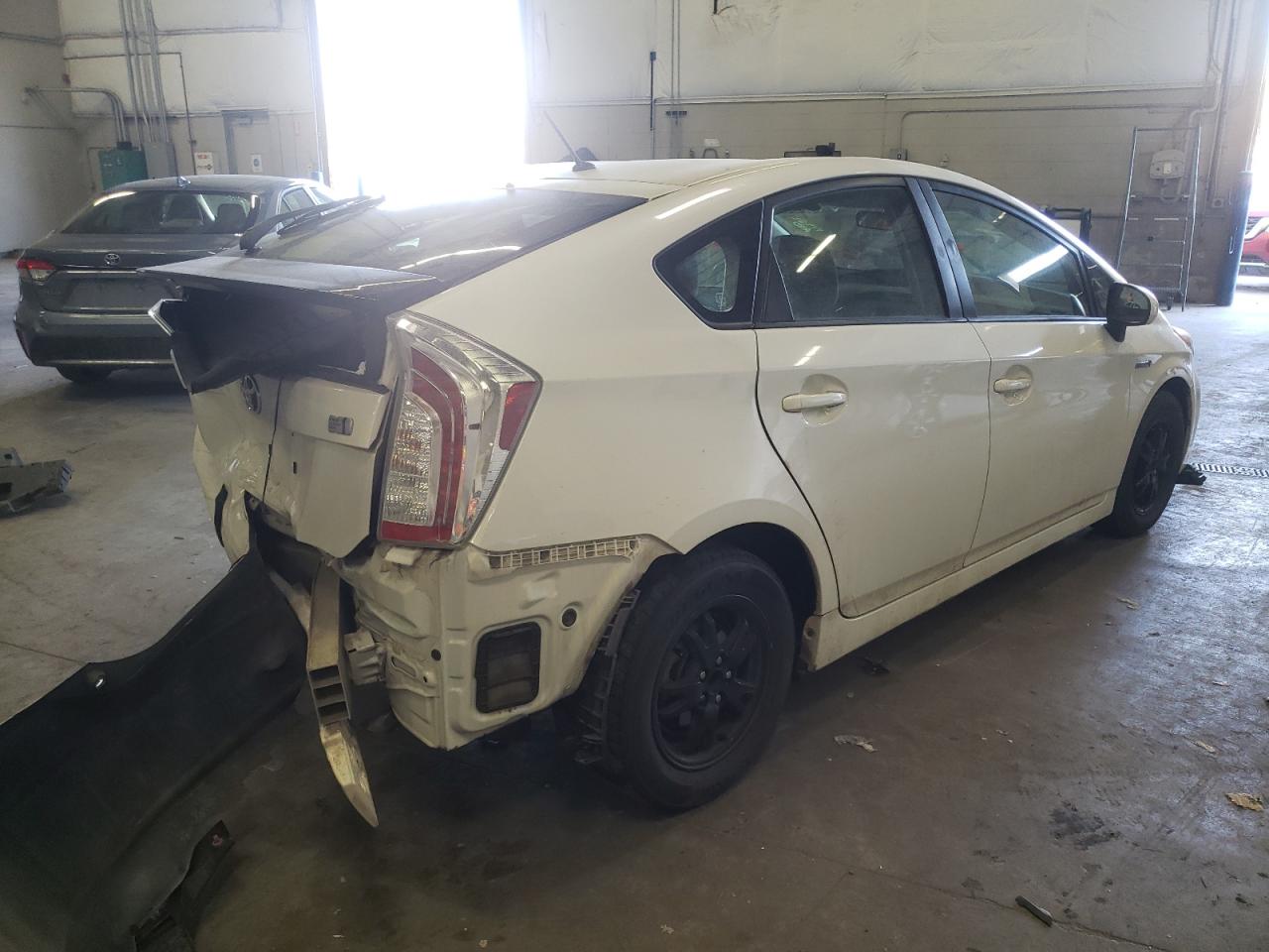 Photo 4 from auction – 2014 TOYOTA PRIUS with VIN JTDKN3DUXE0361199