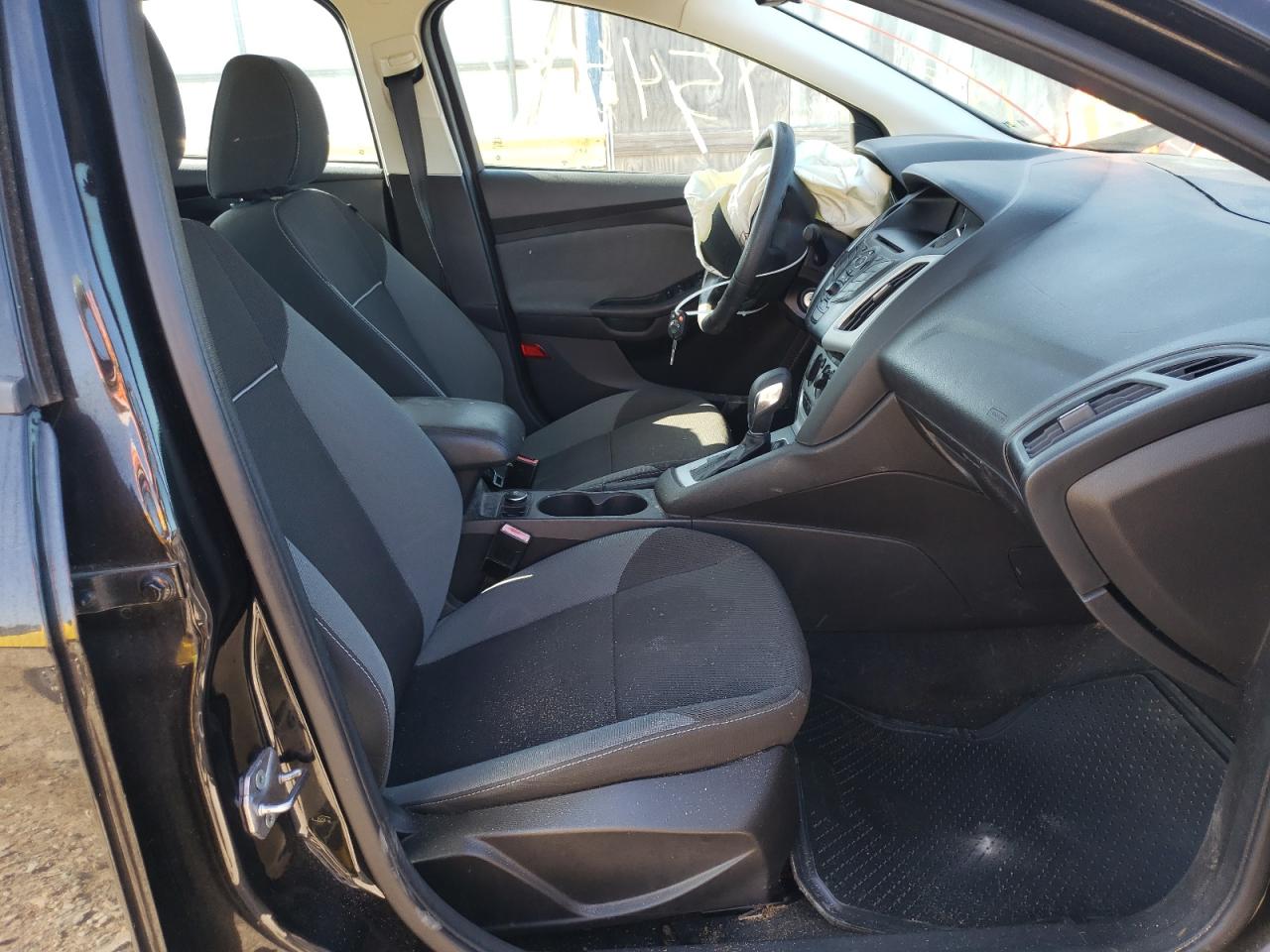 Photo 5 from auction – 2012 FORD FOCUS SE with VIN 1FAHP3F28CL417707