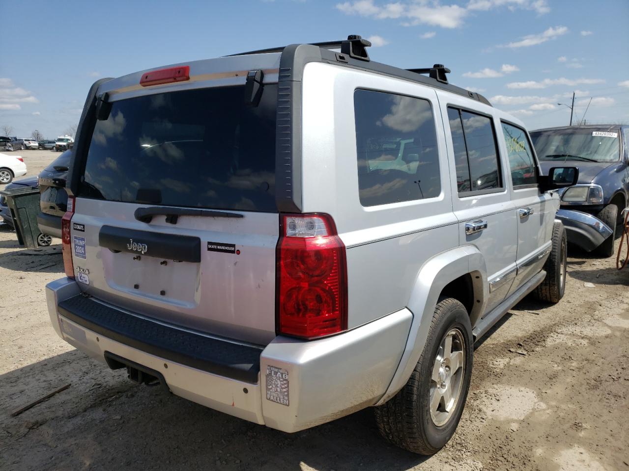 Photo 4 from auction – 2010 JEEP COMMANDER with VIN 1J4RG4GK5AC158667