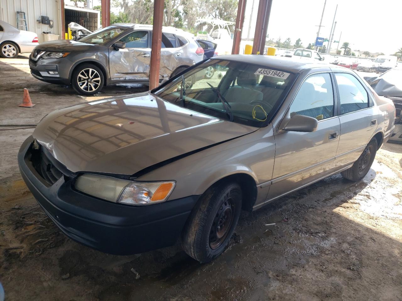 Photo 2 from auction – 1998 TOYOTA CAMRY CE with VIN 4T1BG22K2WU355831