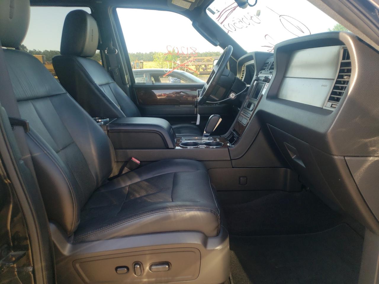 Photo 5 from auction – 2014 LINCOLN NAVIGATOR with VIN 5LMJJ3H54EEL08438