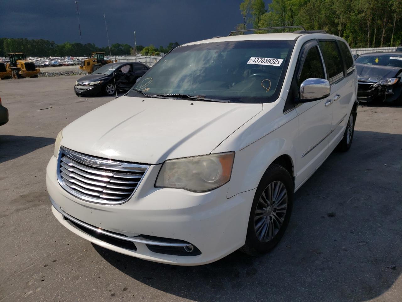 Photo 2 from auction – 2013 CHRYSLER TOWN & COU with VIN 2C4RC1CG0DR534088