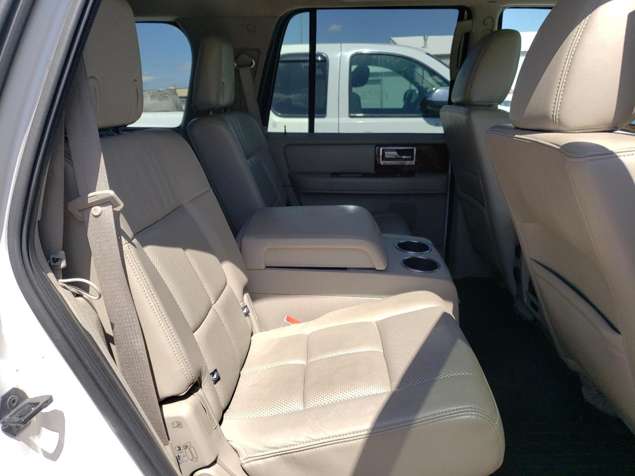 Photo 6 from auction – 2013 LINCOLN NAVIGATOR with VIN 5LMJJ2J5XDEL03036