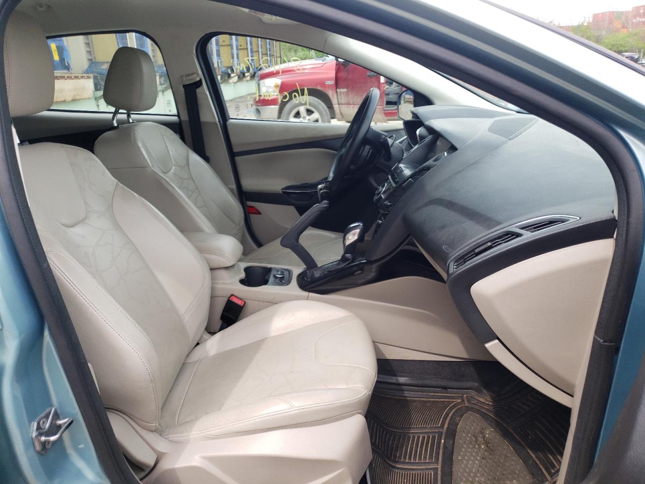 Photo 5 from auction – 2012 FORD FOCUS BEV with VIN 1FAHP3R43CL441944
