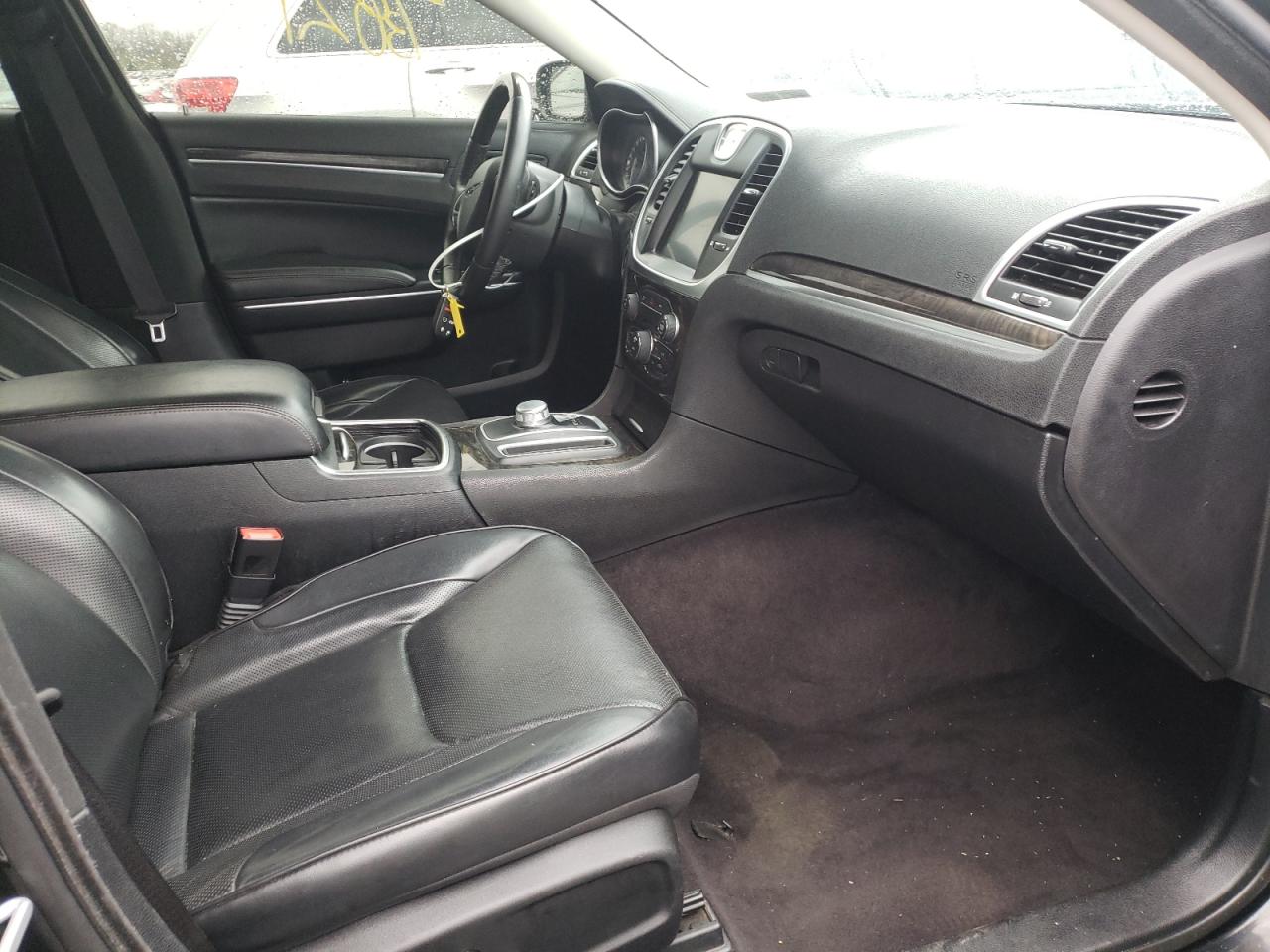 Photo 5 from auction – 2016 CHRYSLER 300C with VIN 2C3CCAKG1GH253049