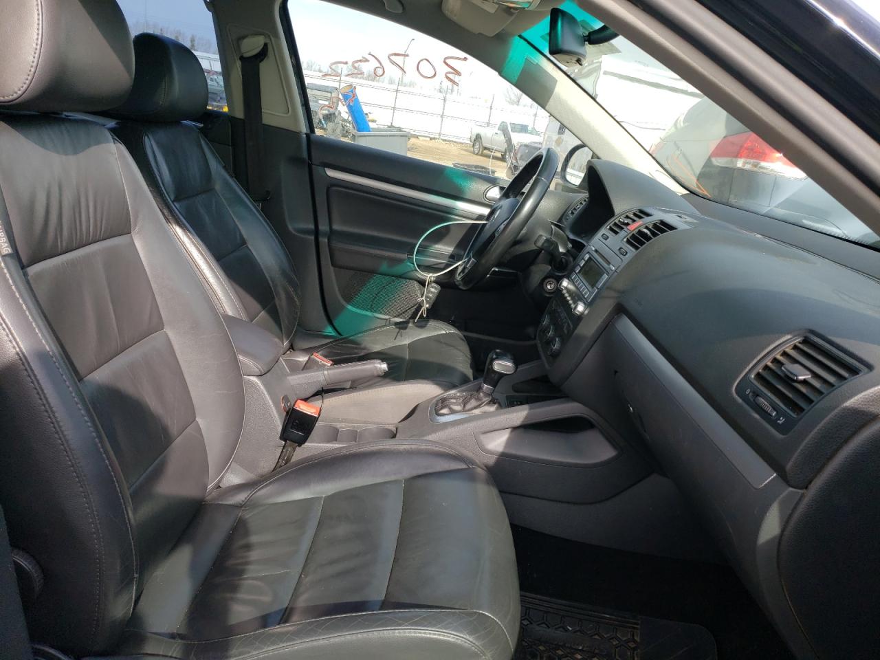 Photo 5 from auction – 2008 VOLKSWAGEN JETTA WOLF with VIN 3VWRJ81K68M003736
