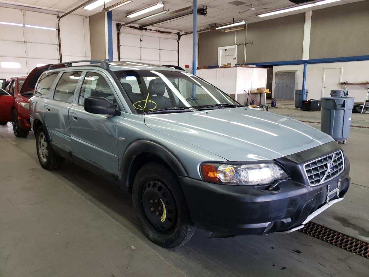 VOLVO V70 XC 2001 with VIN YV1SZ58D611009620 - Photo from auction