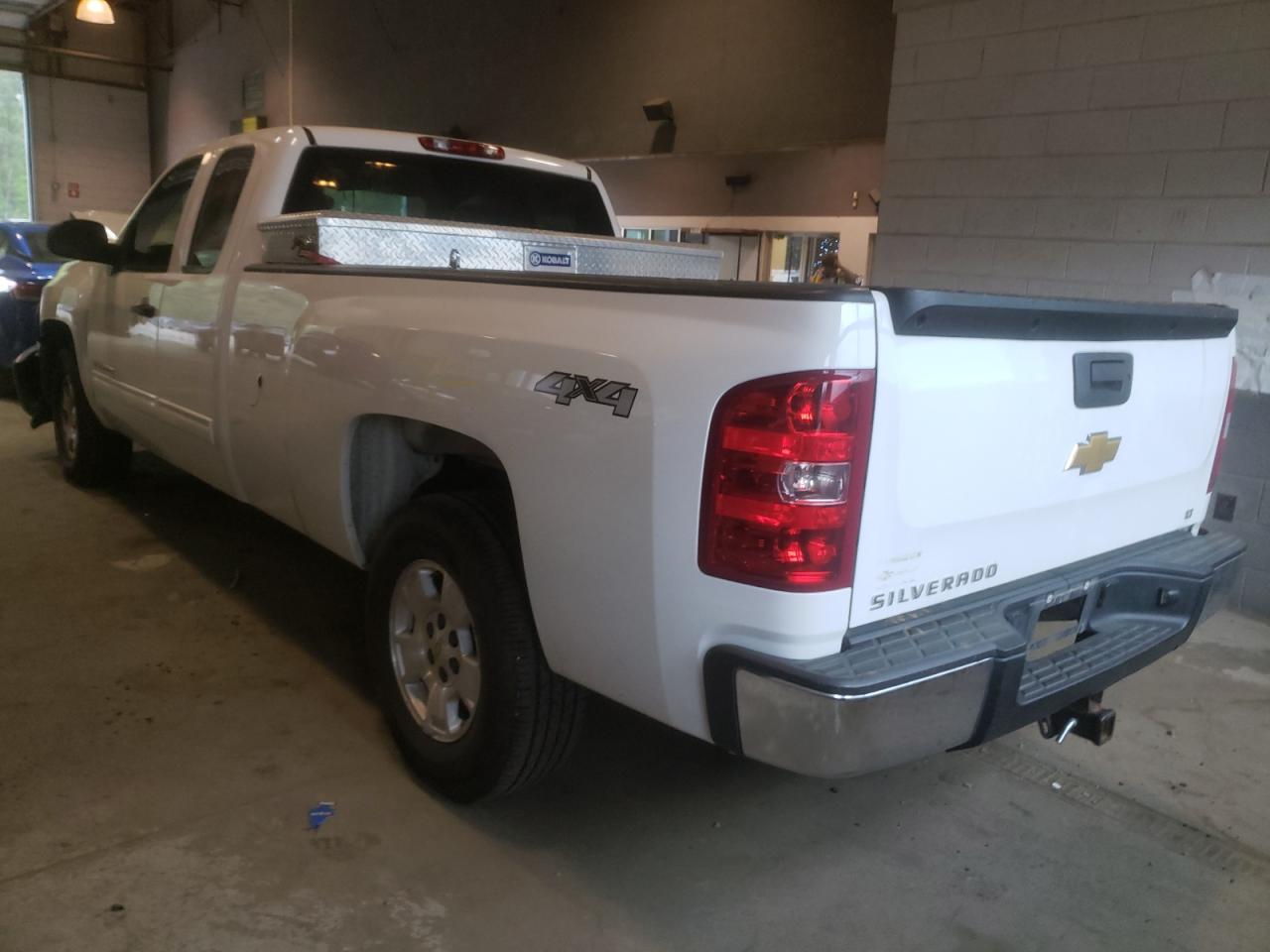 Photo 3 from auction – 2013 CHEVROLET SILVERADO with VIN 1GCRKSE08DZ177273