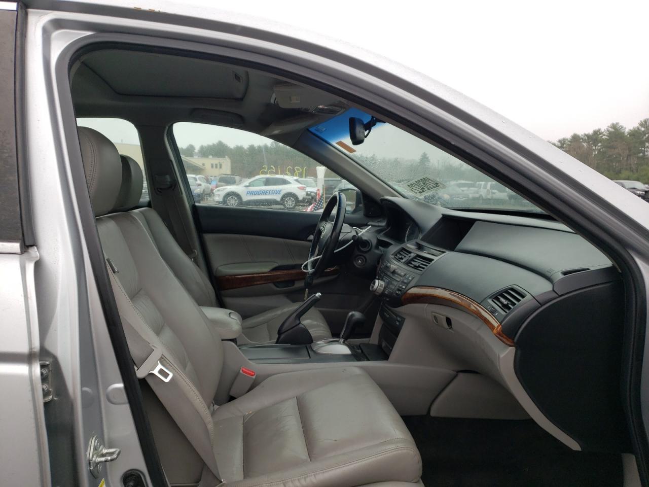 Photo 5 from auction – 2011 HONDA ACCORD EXL with VIN 1HGCP3F84BA010665