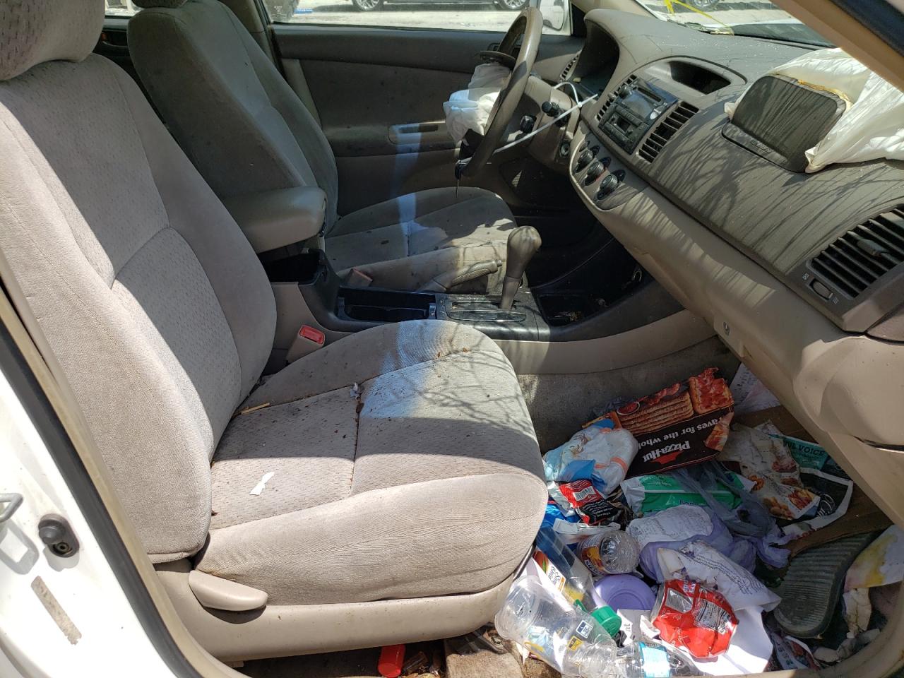 Photo 5 from auction – 2004 TOYOTA CAMRY LE with VIN 4T1BE32K94U275208