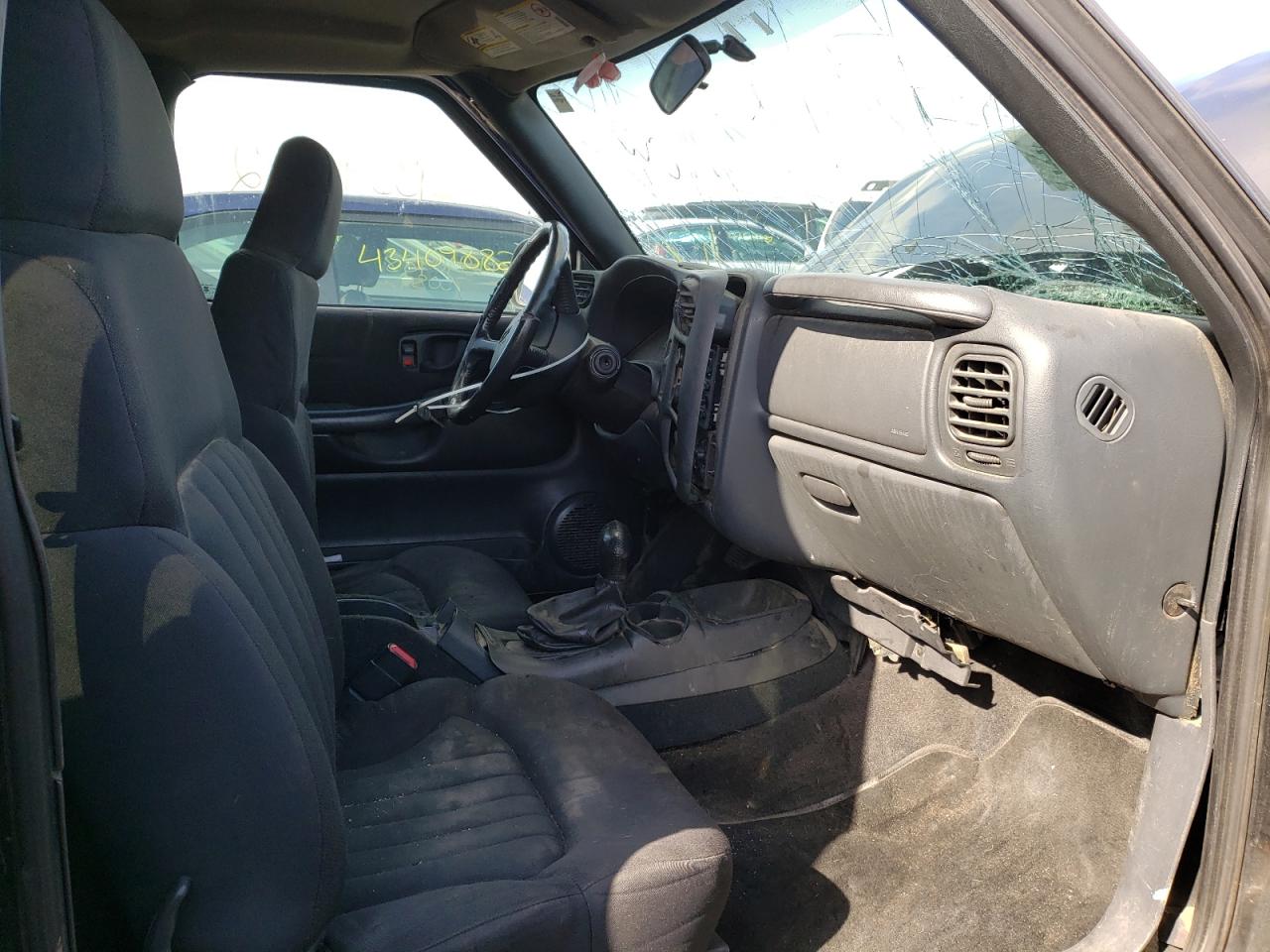 Photo 5 from auction – 2004 CHEVROLET BLAZER with VIN 1GNCS18XX4K167725