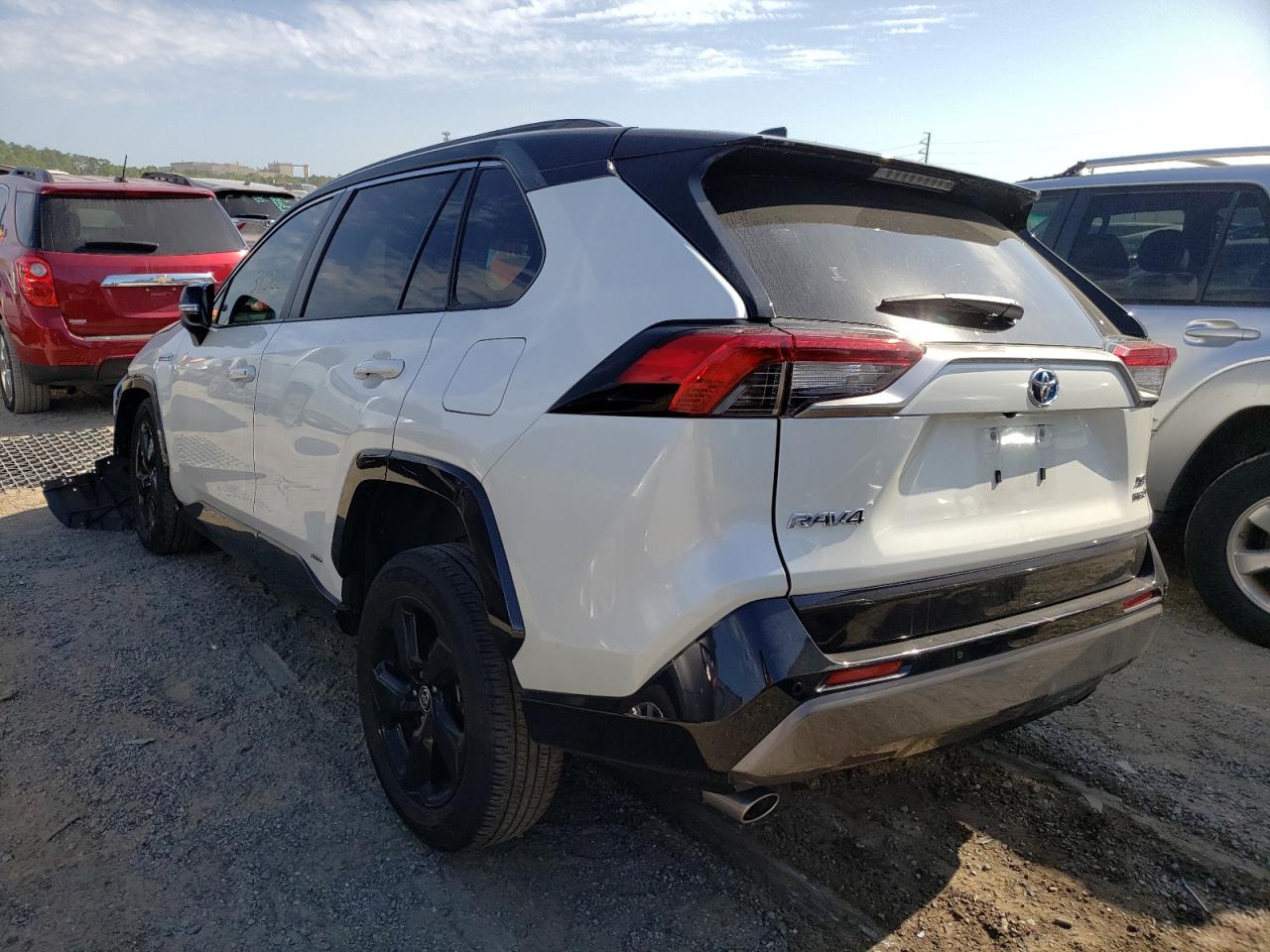 Photo 3 from auction – 2020 TOYOTA RAV4 XSE with VIN JTMEWRFV8LD532914