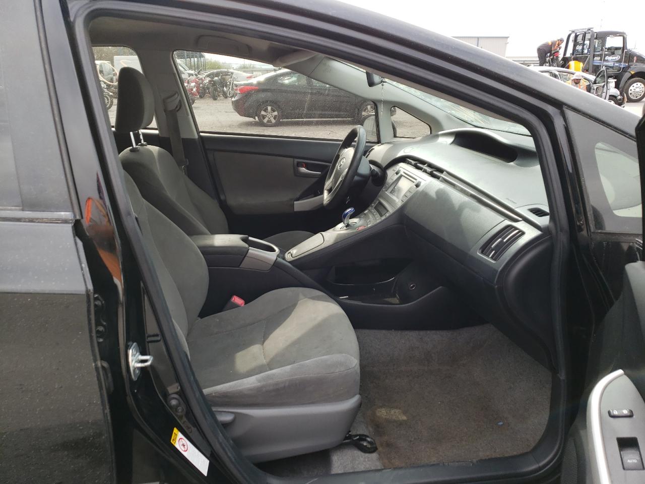 Photo 5 from auction – 2013 TOYOTA PRIUS with VIN JTDKN3DU5D5552417