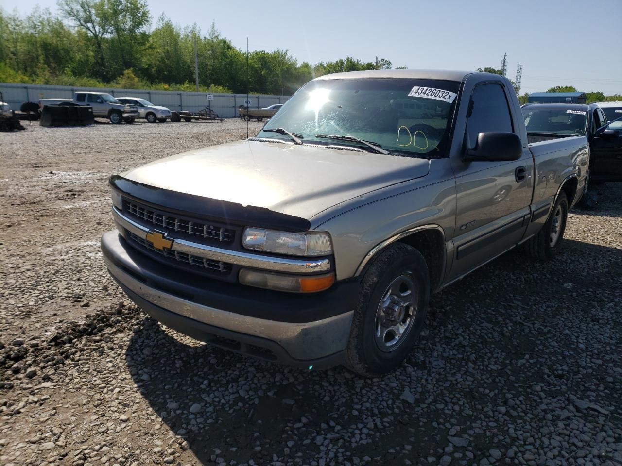 Photo 2 from auction – 2000 CHEVROLET SILVERADO with VIN 1GCEC14W9YZ257506
