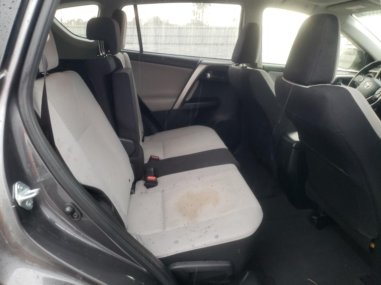 Photo 6 from auction – 2017 TOYOTA RAV4 XLE with VIN JTMWFREV1HJ703422