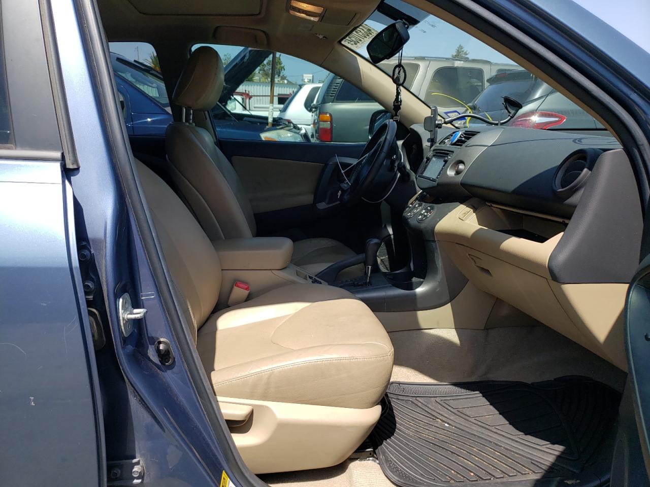 Photo 5 from auction – 2012 TOYOTA RAV4 LIMIT with VIN 2T3YF4DV5CW132573
