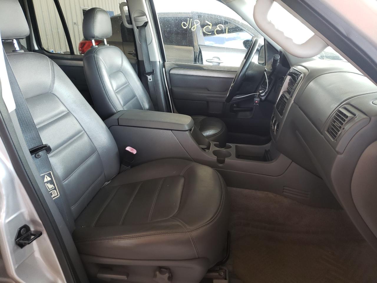 Photo 5 from auction – 2003 FORD EXPLORER X with VIN 1FMZU63K93UA90978