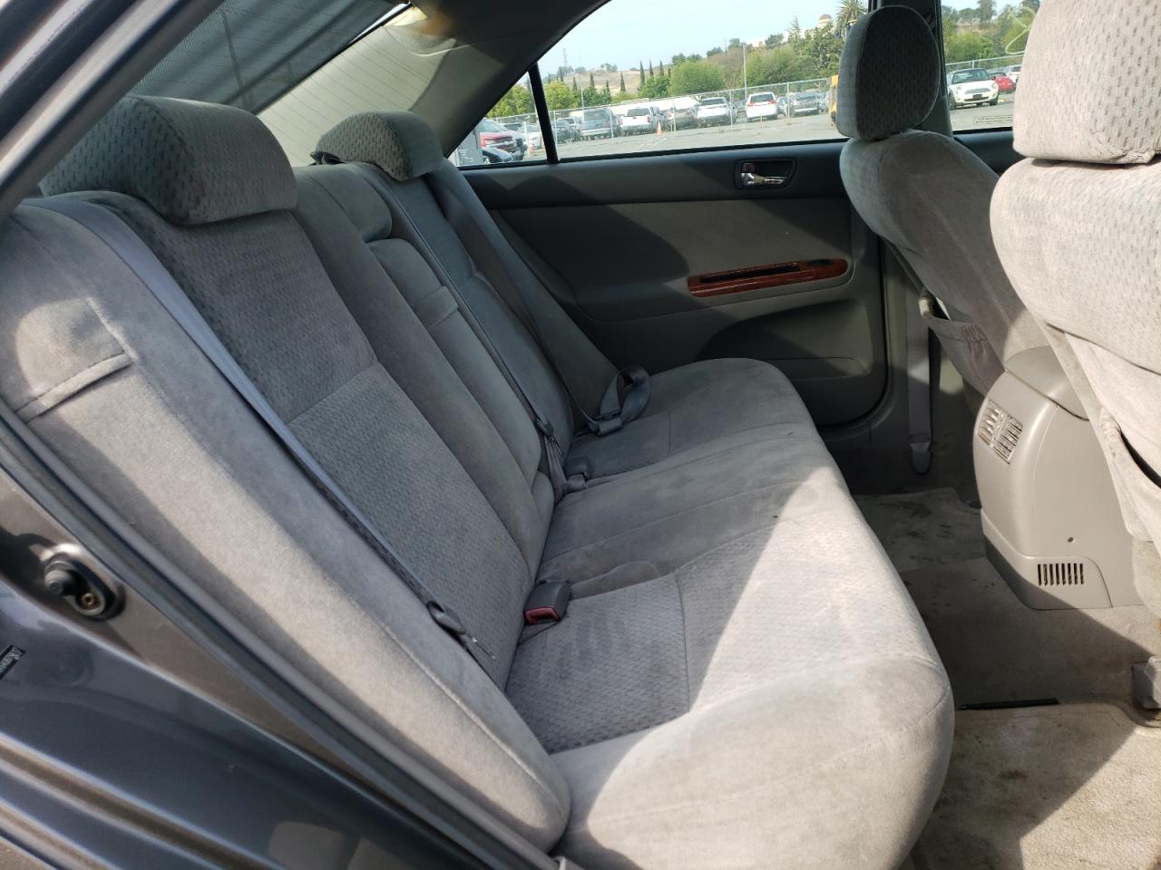 Photo 6 from auction – 2004 TOYOTA CAMRY LE with VIN 4T1BE32K64U878617