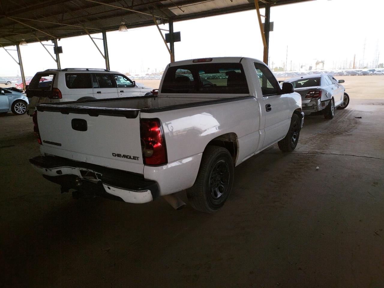 Photo 4 from auction – 2007 CHEVROLET SILVERADO with VIN 1GCEC14XX7Z169183