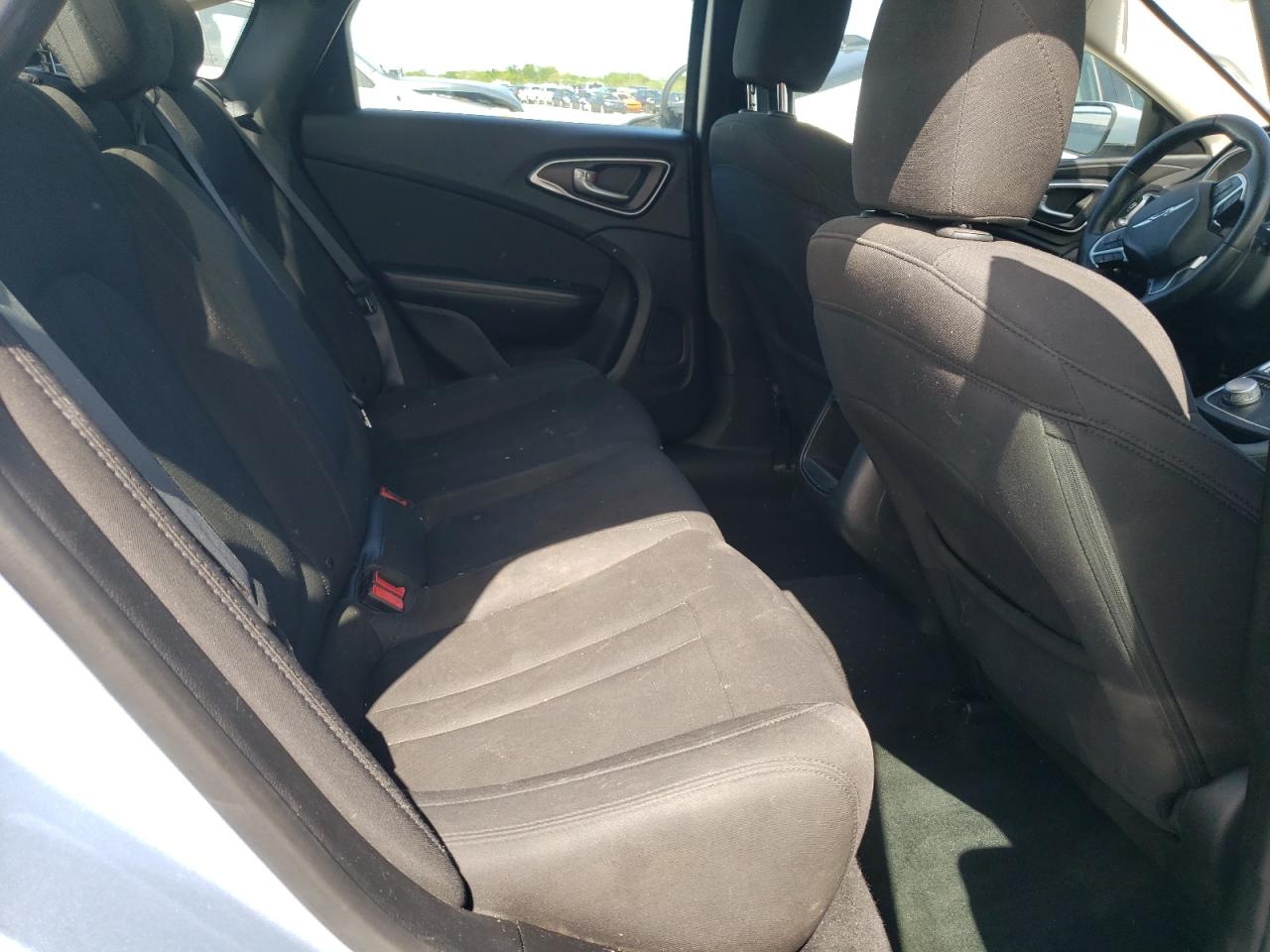 Photo 6 from auction – 2015 CHRYSLER 200 LIMITE with VIN 1C3CCCABXFN759633