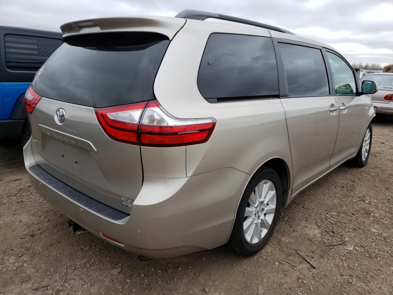 Photo 4 from auction – 2016 TOYOTA SIENNA XLE with VIN 5TDDK3DC5GS131580