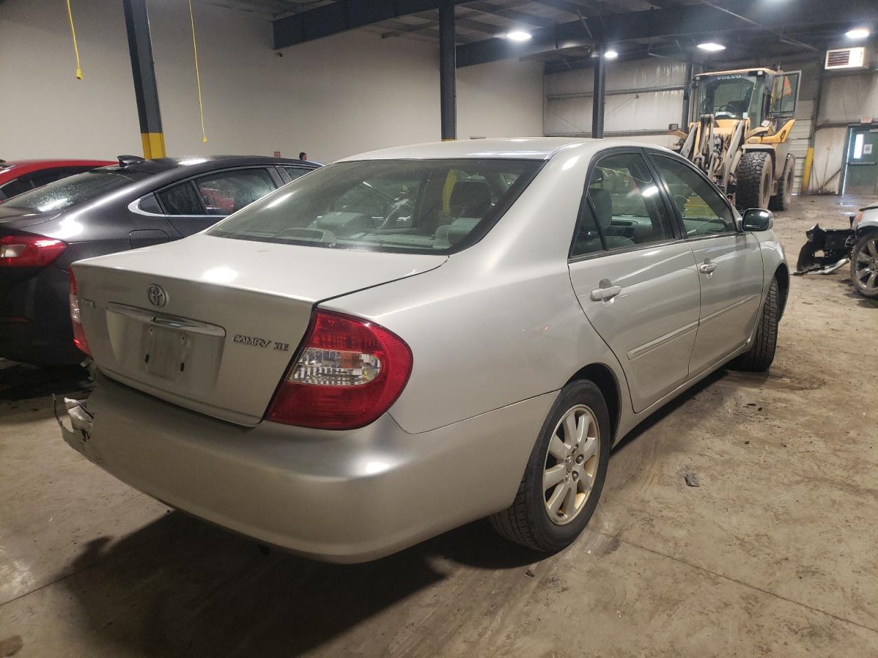 Photo 4 from auction – 2004 TOYOTA CAMRY LE with VIN 4T1BE30KX4U800554