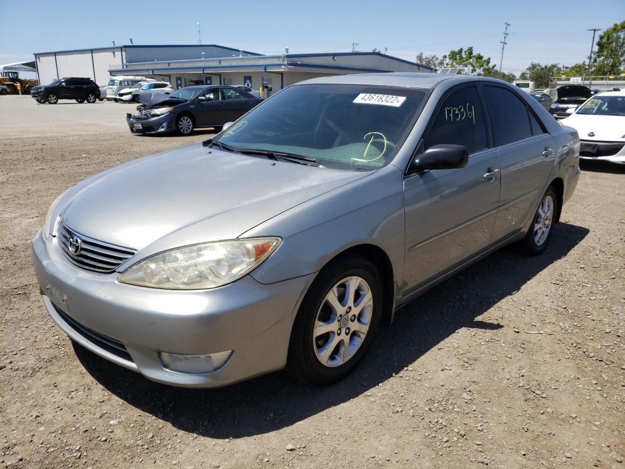 Photo 2 from auction – 2005 TOYOTA CAMRY LE with VIN JTDBF32K850163882