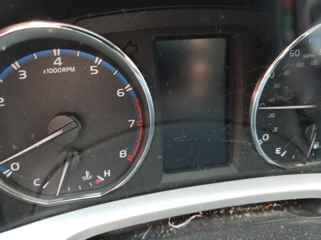 Photo 8 from auction – 2016 TOYOTA RAV4 XLE with VIN JTMRFREV5GJ096047