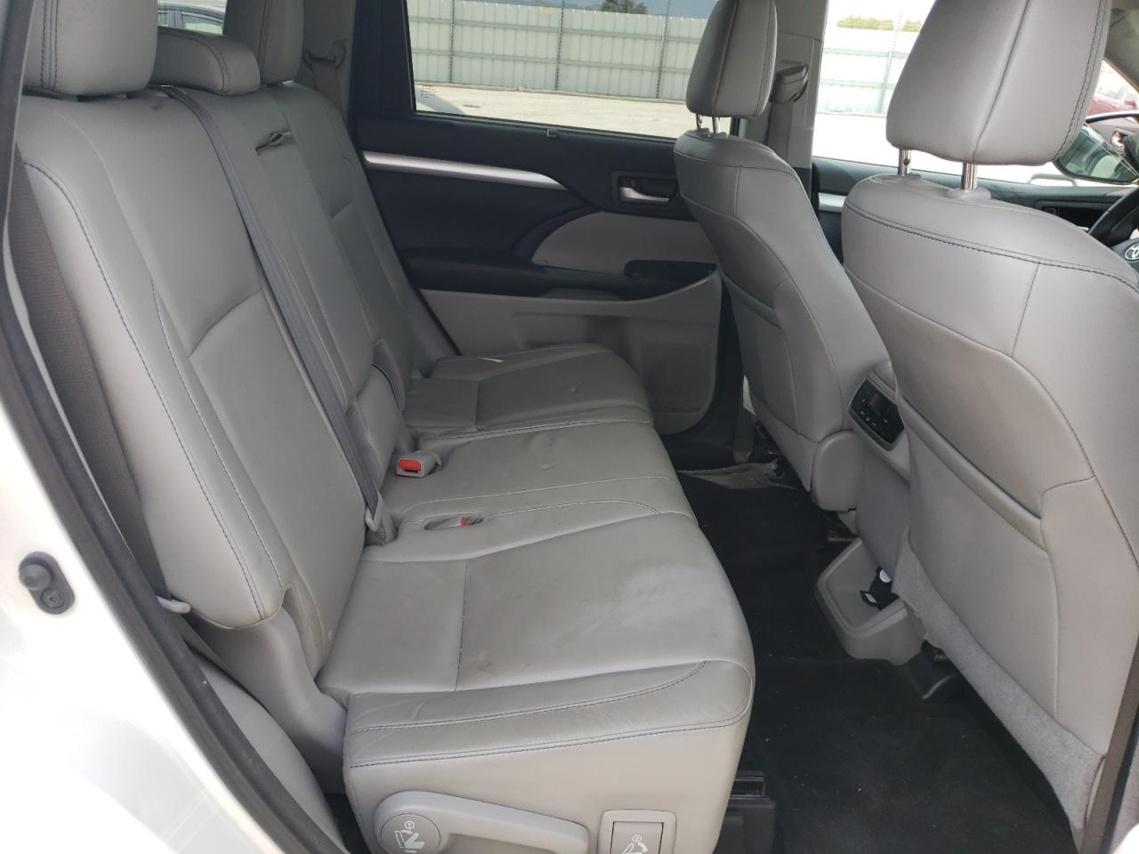 Foto 6 de la subasta – 2016 TOYOTA HIGHLANDER con VIN 5TDJKRFH6GS293328