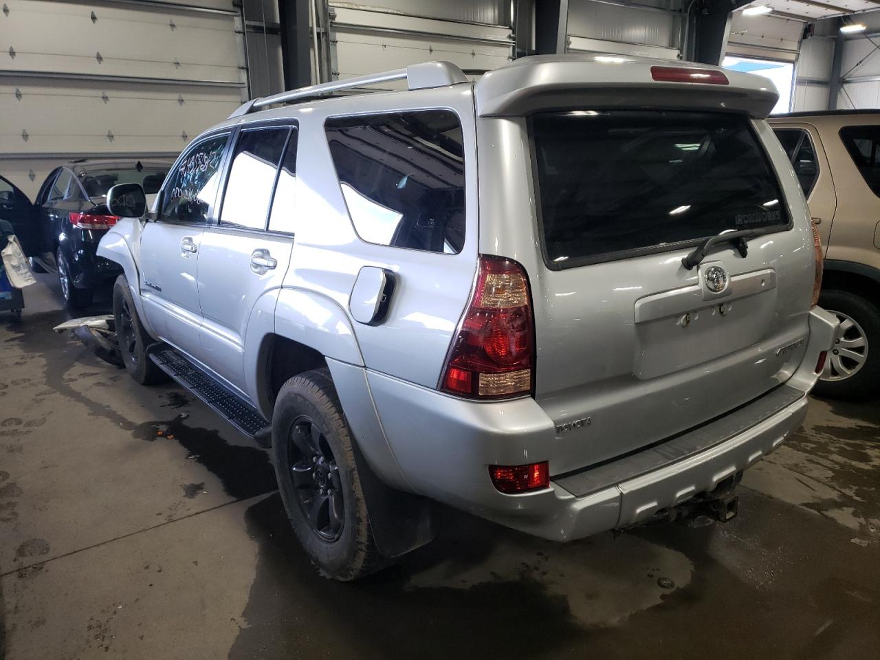 Photo 3 from auction – 2005 TOYOTA 4RUNNER SR with VIN JTEBT14R358020469