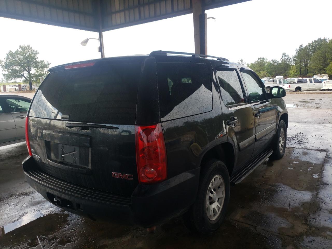Photo 4 from auction – 2007 GMC YUKON with VIN 1GKFC13097R315506