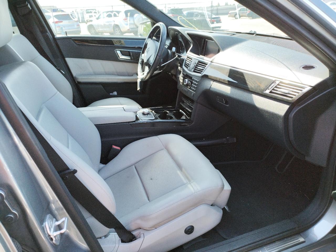 Photo 5 from auction – 2010 MERCEDES-BENZ E 350 with VIN WDDHF5GB5AA194385