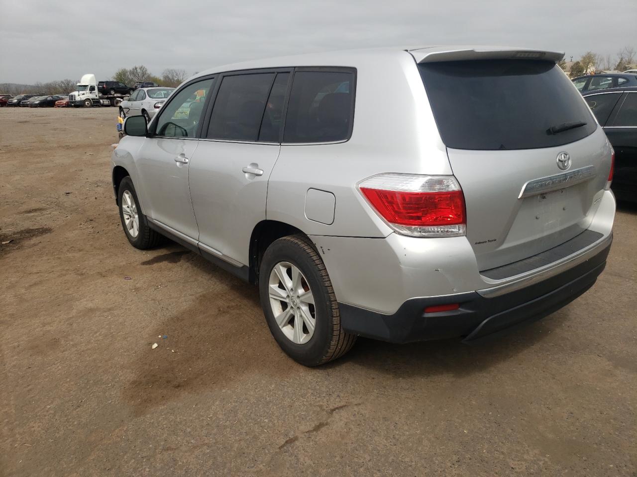 Photo 3 from auction – 2013 TOYOTA HIGHLANDER with VIN 5TDBK3EH2DS221122