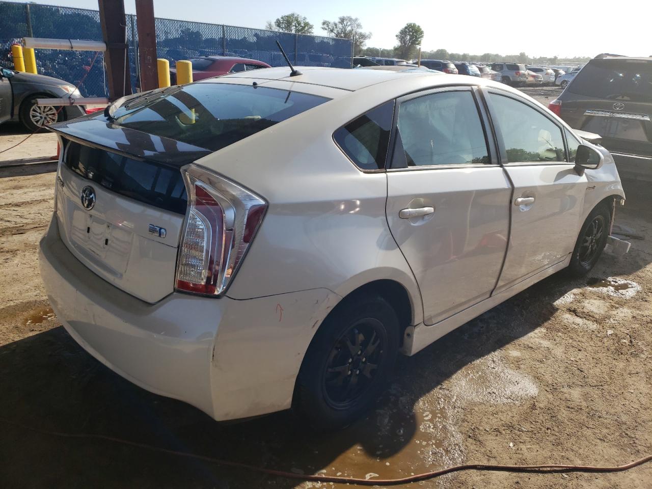 Photo 4 from auction – 2015 TOYOTA PRIUS with VIN JTDKN3DU3F1914917