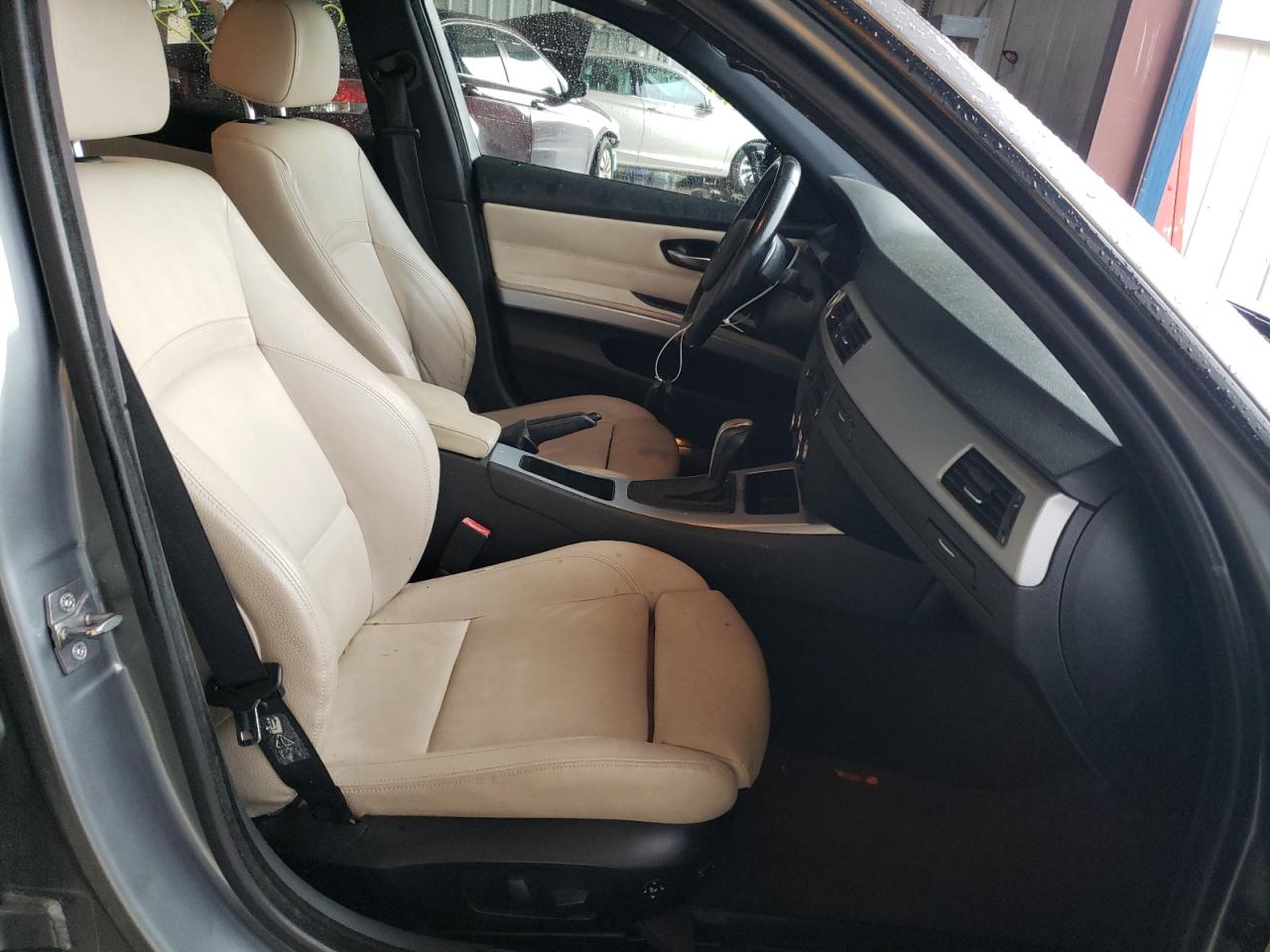 Photo 5 from auction – 2010 BMW 328 I with VIN WBAPH7G53ANM52513